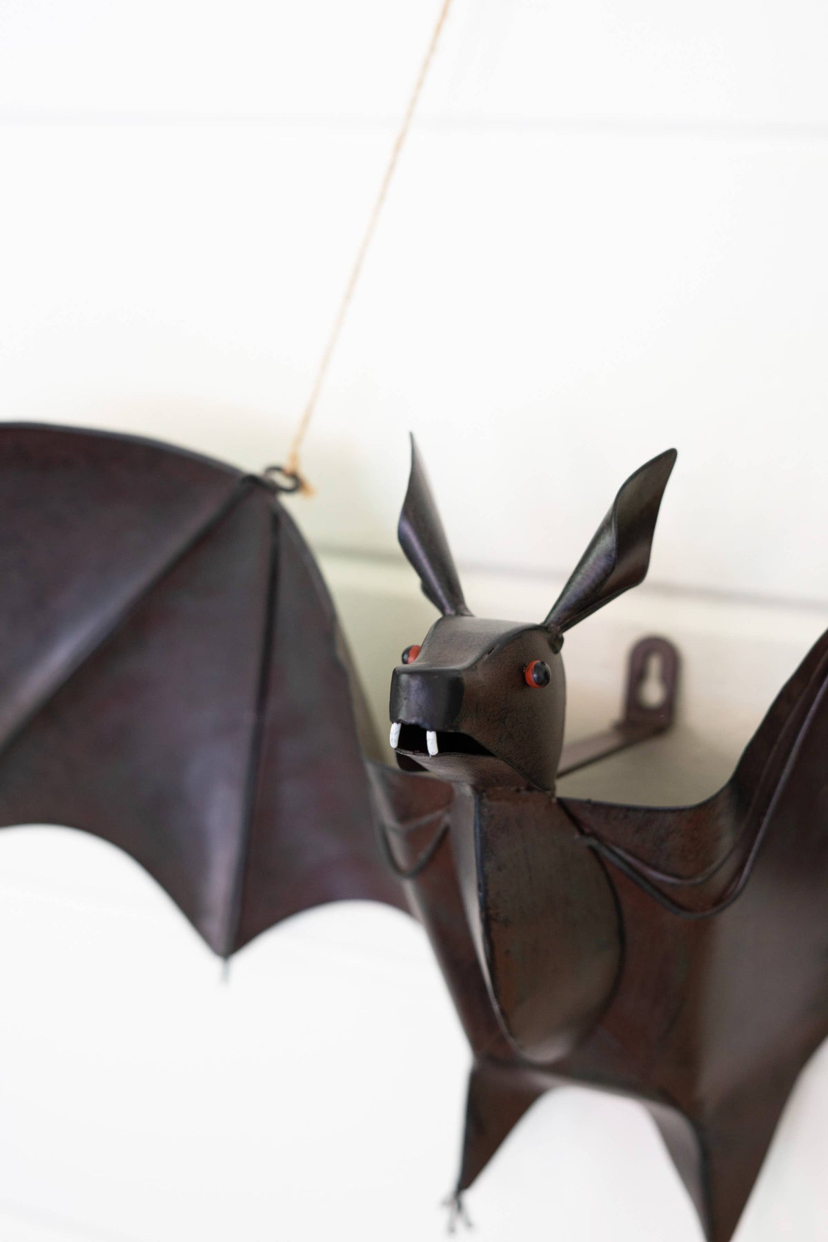 PAINTED METAL BAT DOOR HALLOWEEN DOOR HANGER