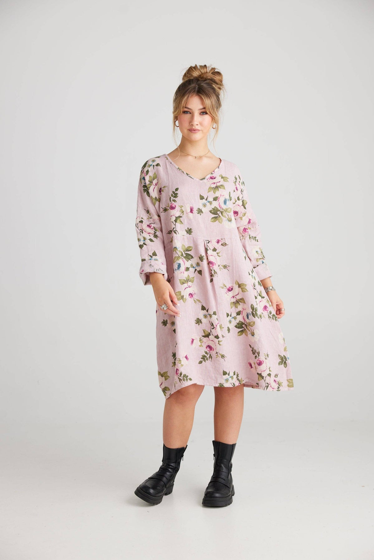 Amelia floral linen dress. Lilac Pink.