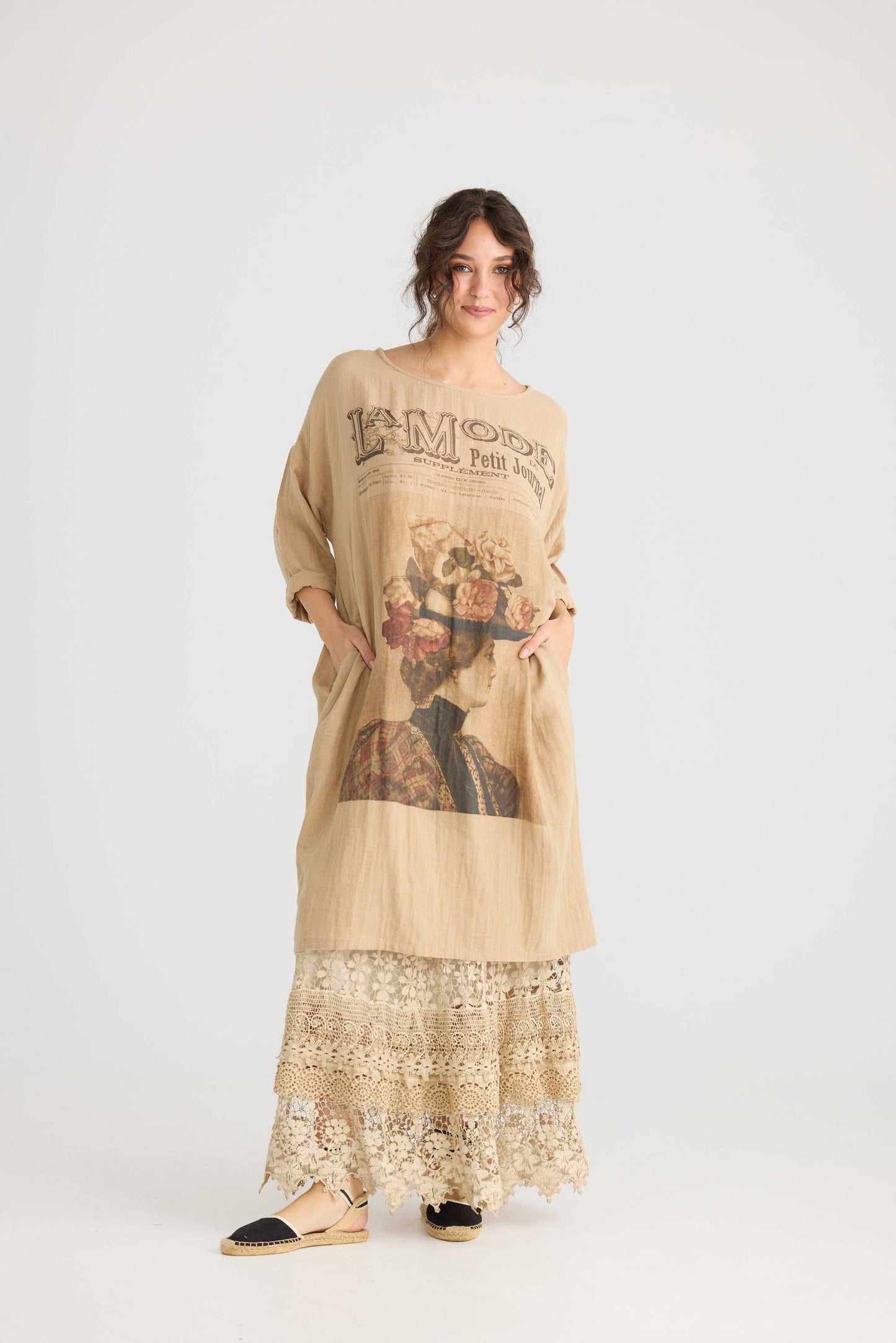 Miss Darjeeling Long cotton dress. Moody Taupe.