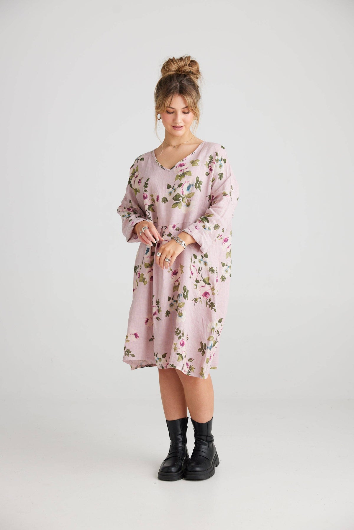 Amelia floral linen dress. Lilac Pink.