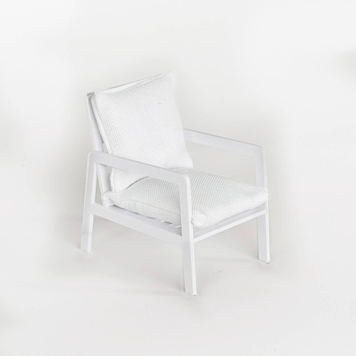 Modern Miniature Armchair – 1:12 Scale Dollhouse Furniture