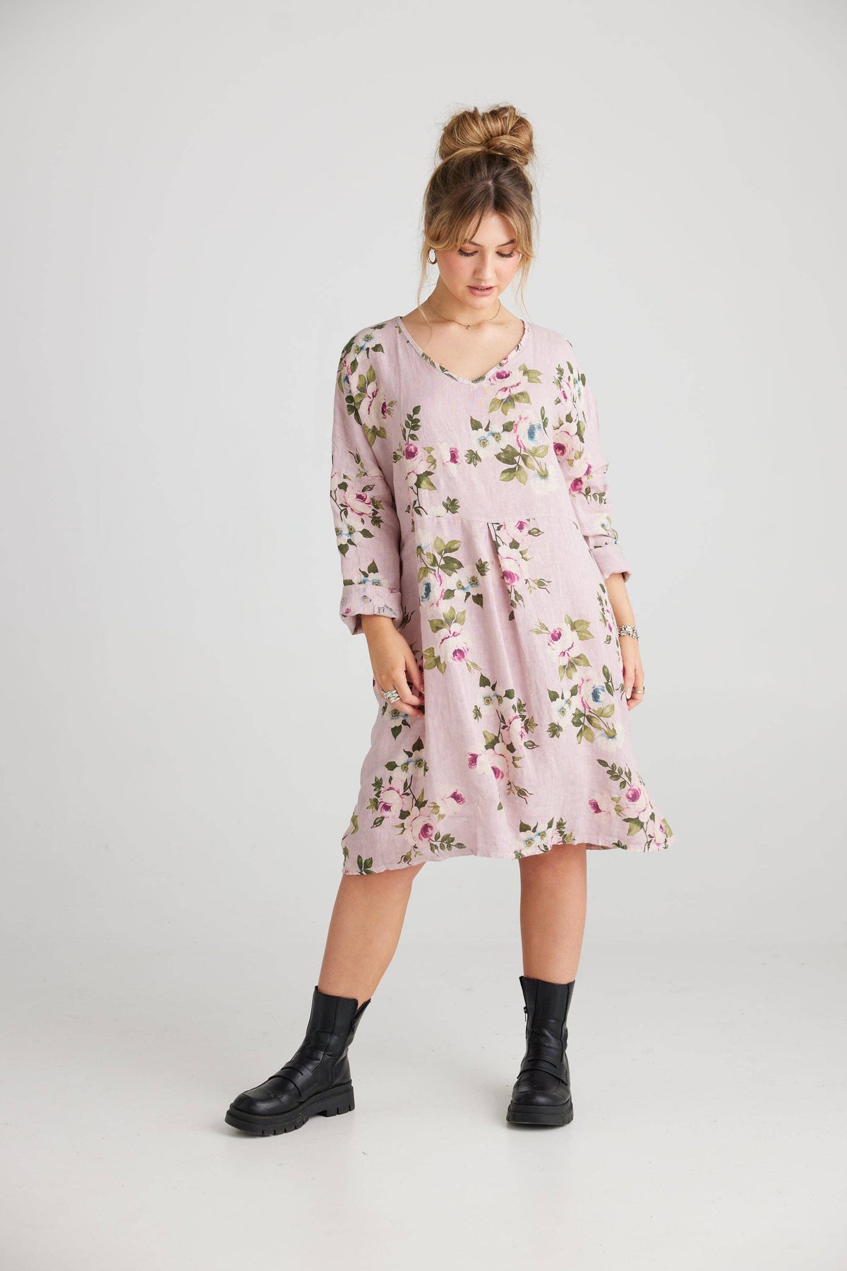 Amelia floral linen dress. Lilac Pink.