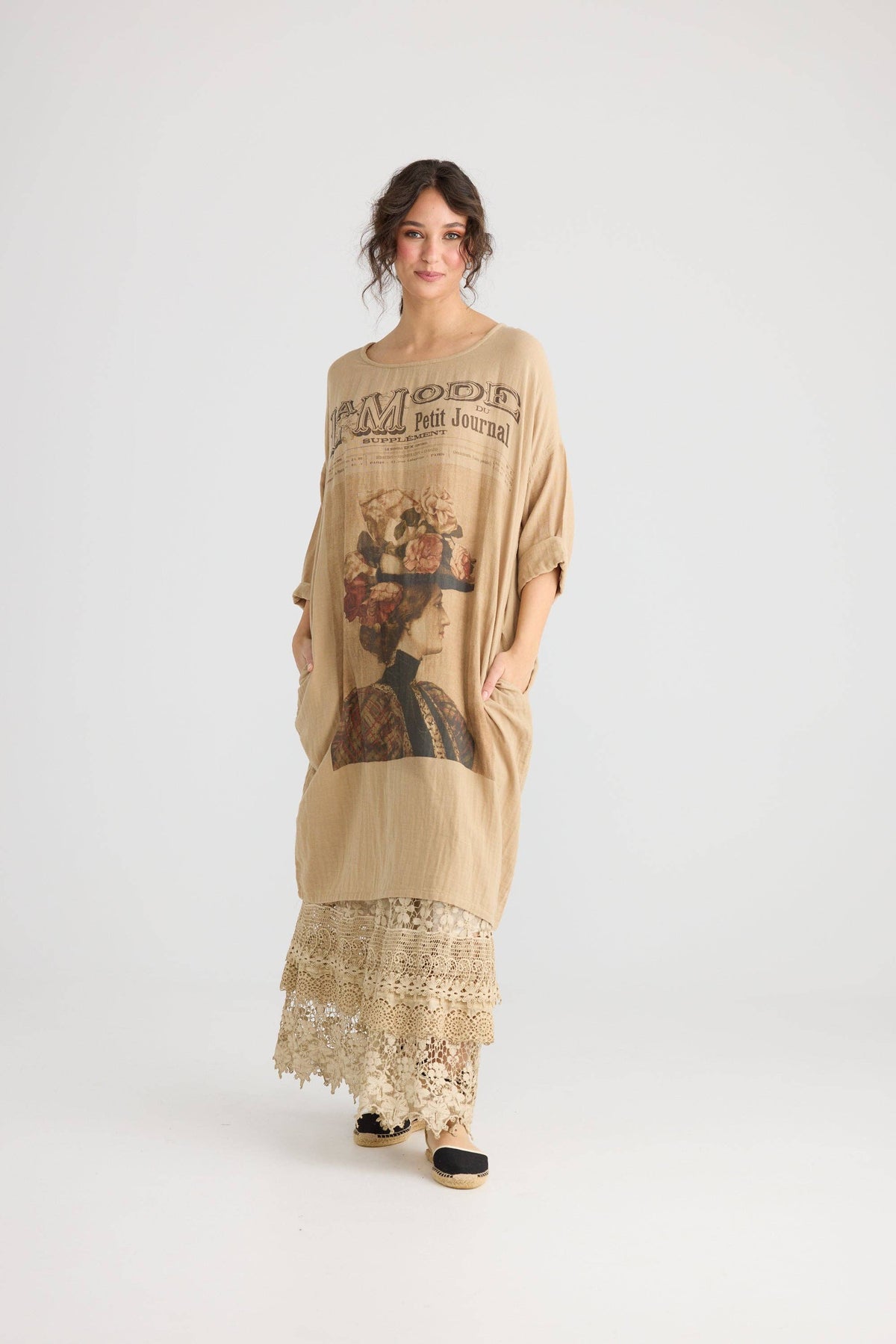 Miss Darjeeling Long cotton dress. Moody Taupe.