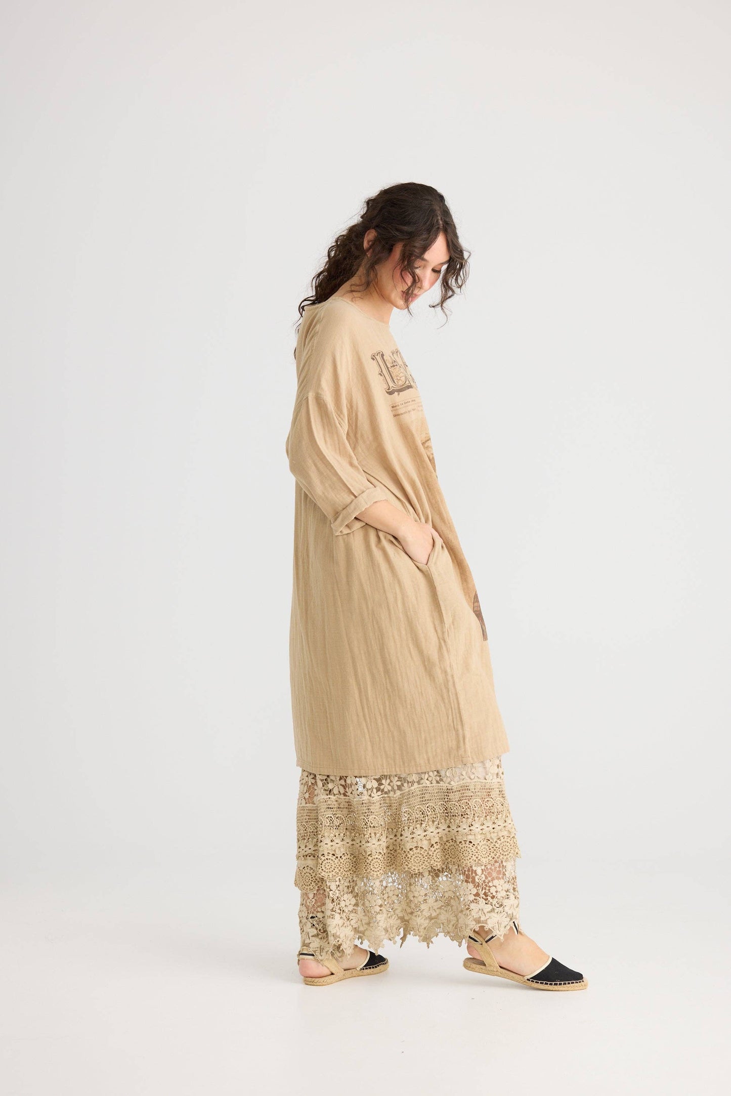 Miss Darjeeling Long cotton dress. Moody Taupe.