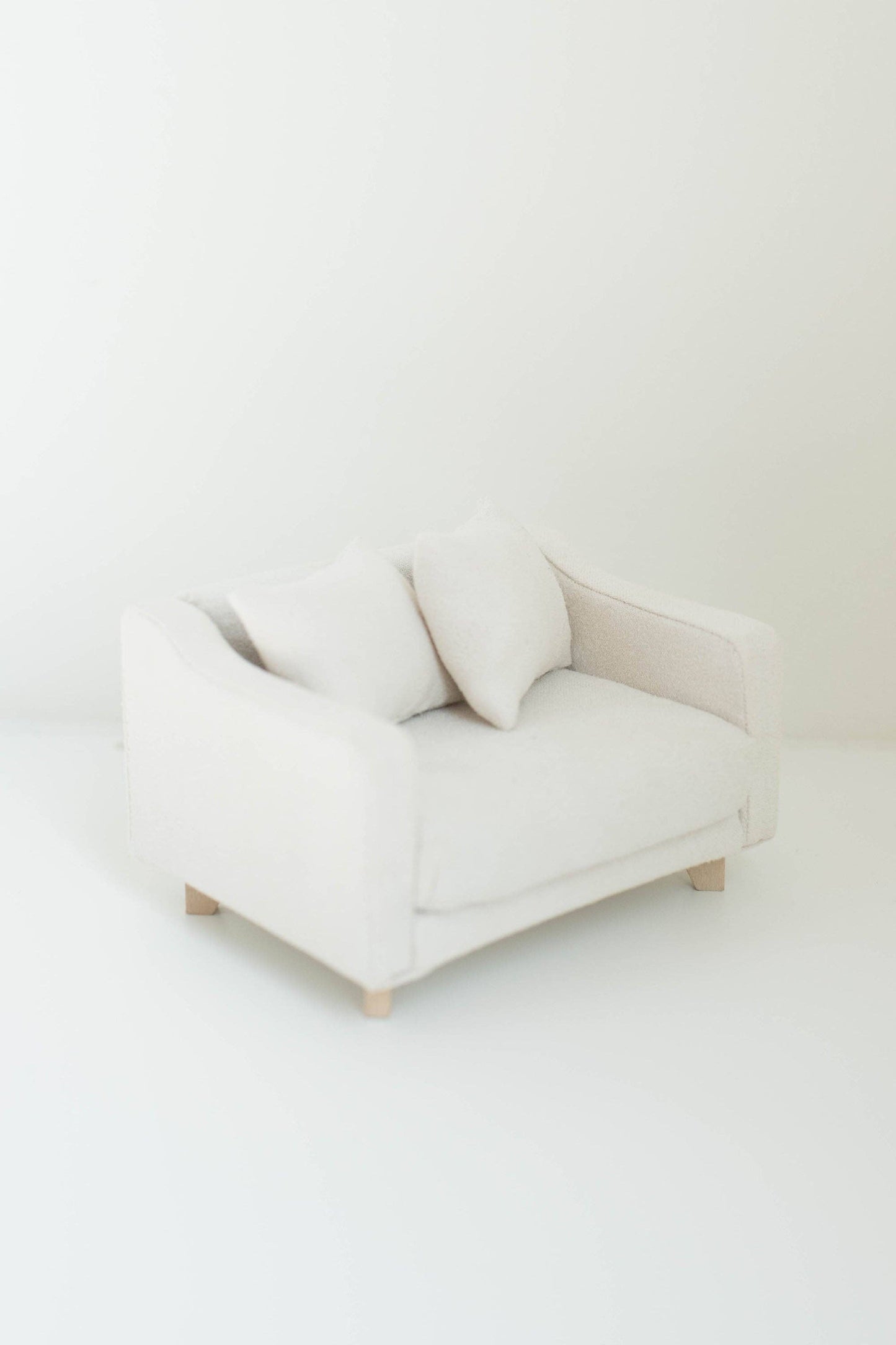 Dollhouse Adelaide Scoop Arm Accent Chair | Pearl White
