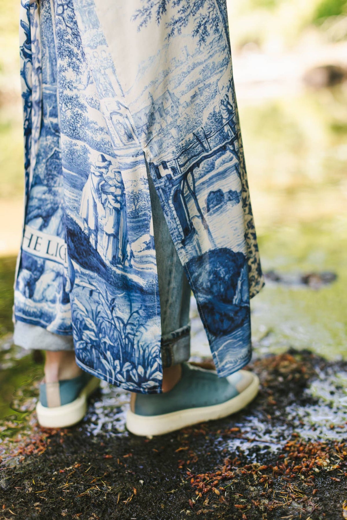 Let The Light In Opera Duster Kimono Robe Blue Delft Toile