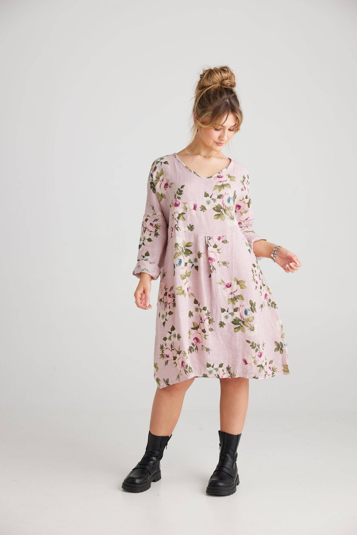 Amelia floral linen dress. Lilac Pink.
