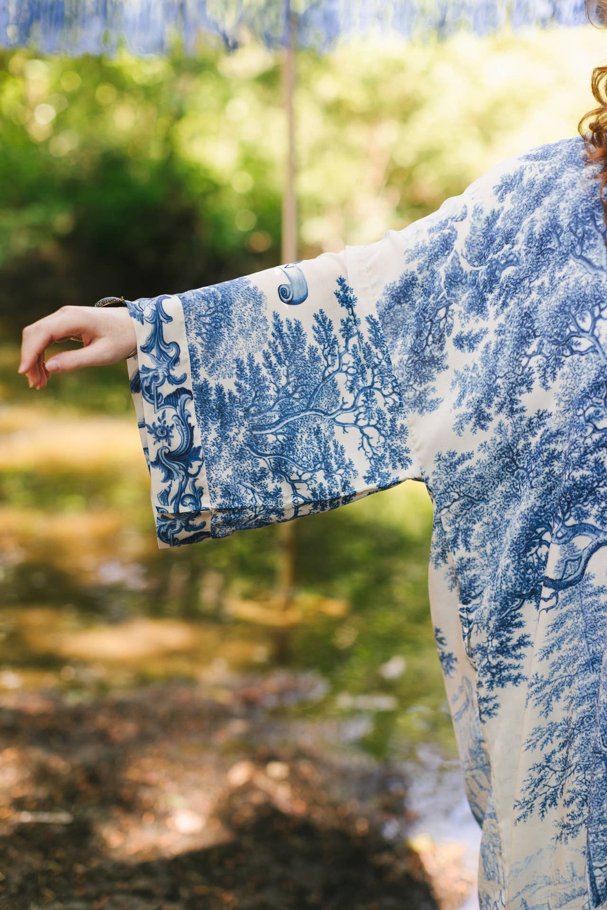 Let The Light In Opera Duster Kimono Robe Blue Delft Toile