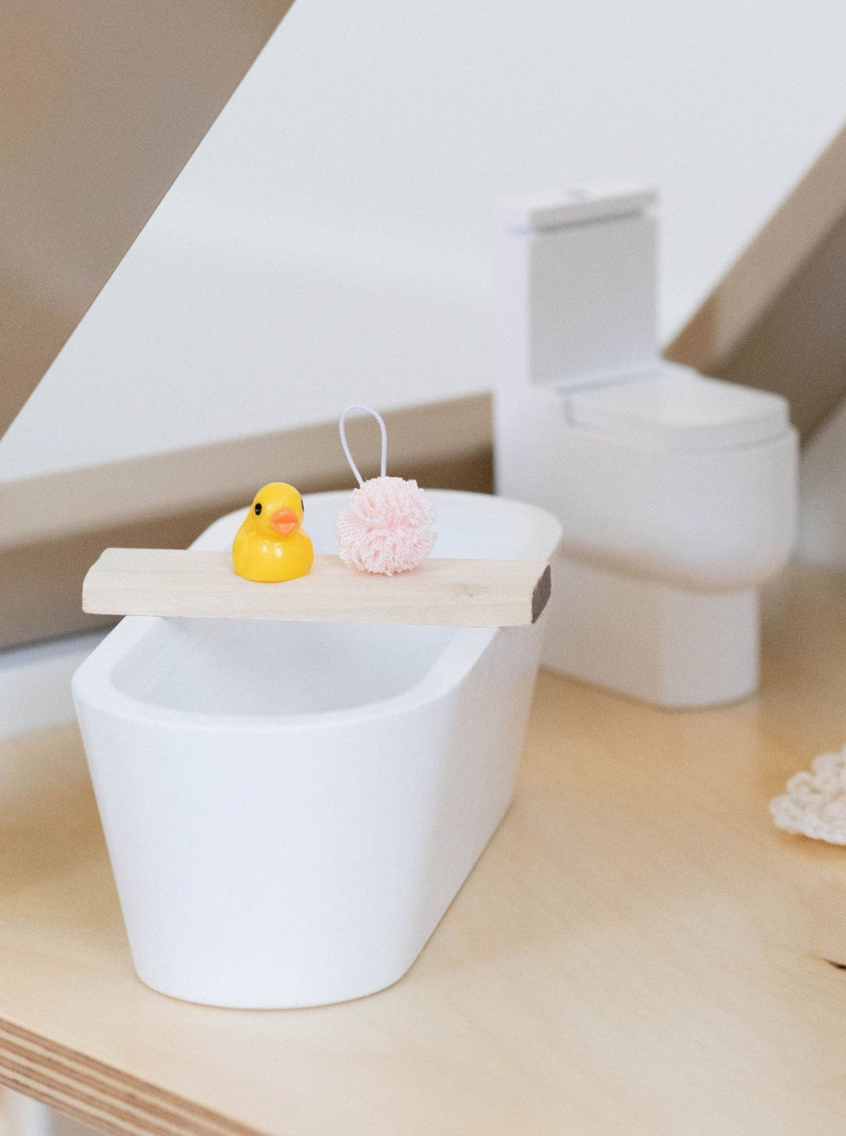 Dollhouse Oval Soaking Bath Tub | White