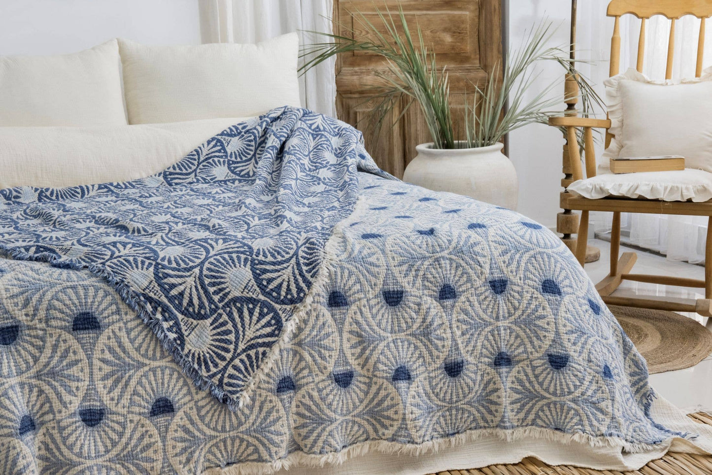 Ginkgo Muslin Bed Blanket/Queen-King/ Blue