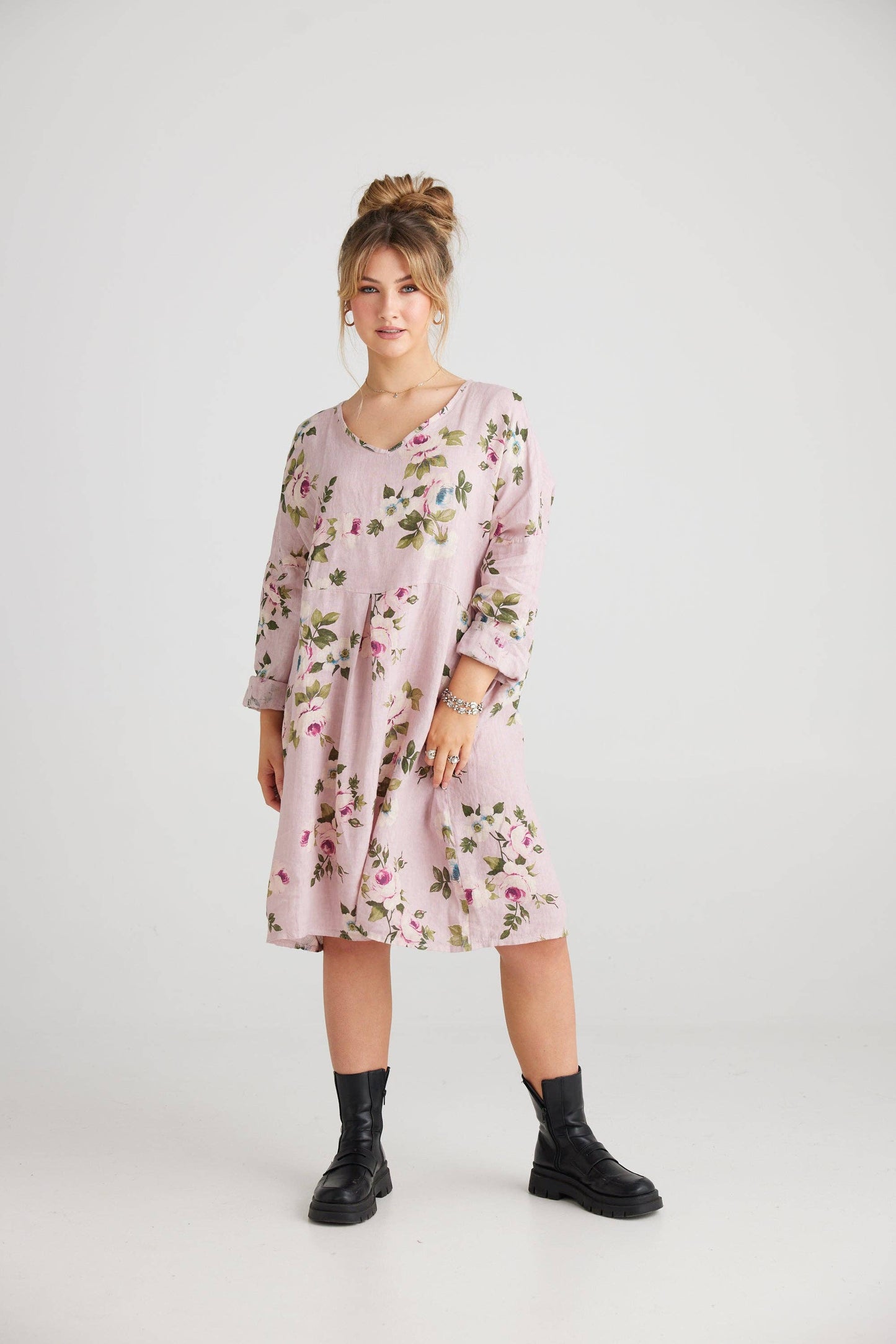 Amelia floral linen dress. Lilac Pink.
