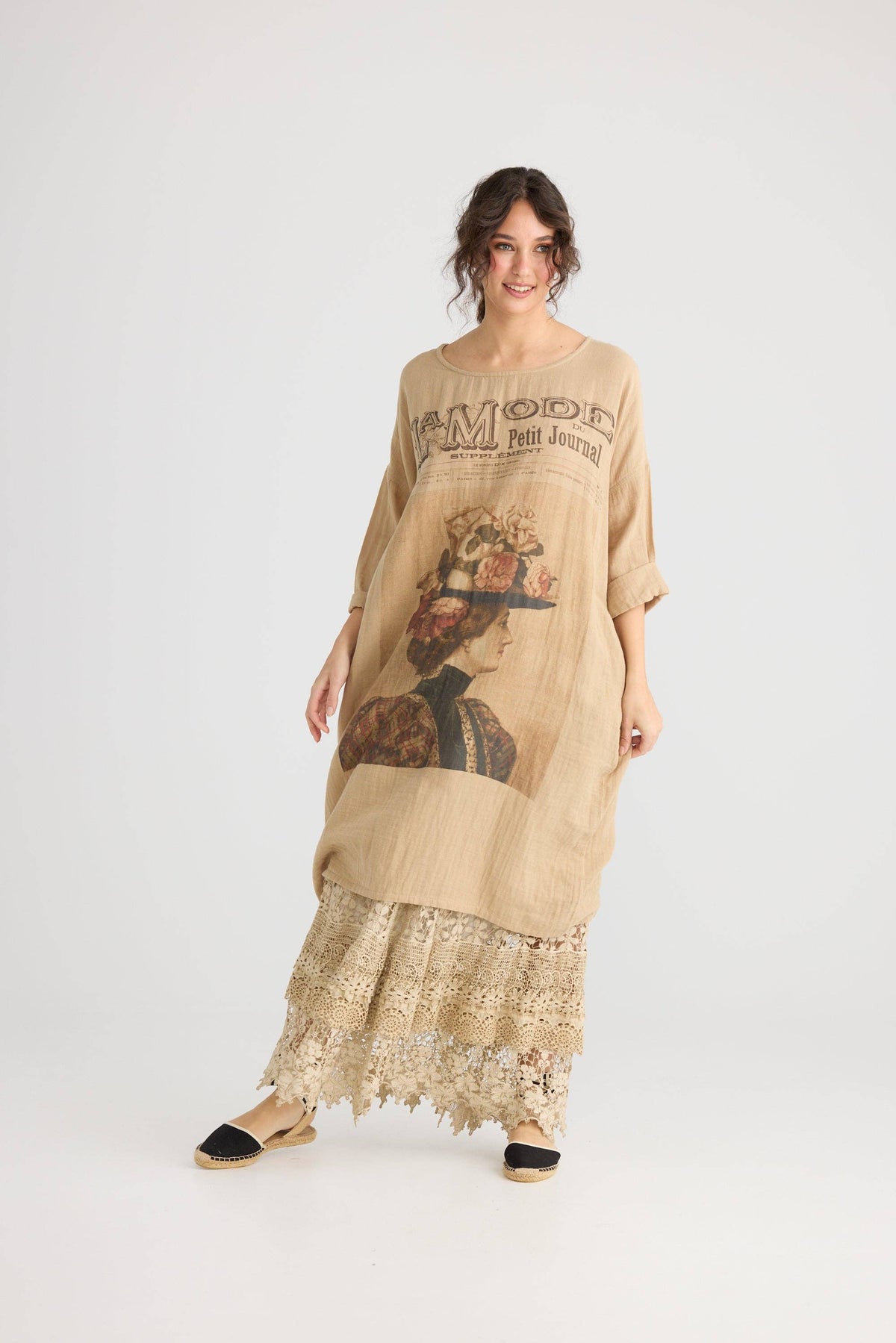 Miss Darjeeling Long cotton dress. Moody Taupe.